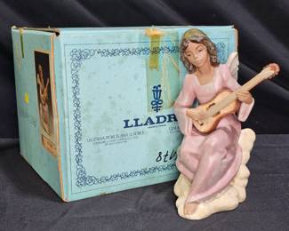 Lladró 2196 "Heavenly Solo" Angel with Guitar
