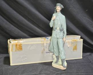 Lladró Spanish Policeman figurine #4889
