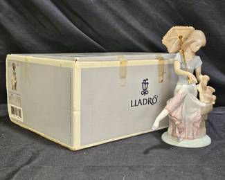 Lladró 7612 "Picture Perfect" Collector's Edition
