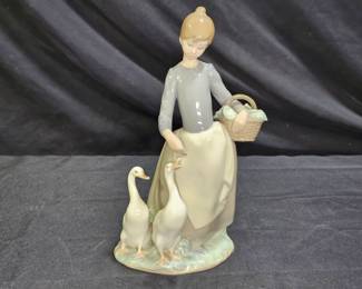 Lladró figurine #1306 "On the Farm"
