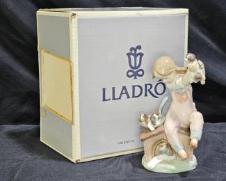 Lladró Ingenue Princess Figurine #7525
