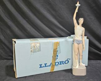  Lladró Olympic Torch Bearer #5251
