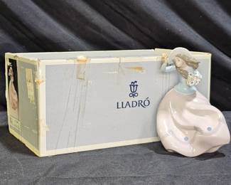 Lladró 5588 Blustery Day RETIRED LOOK! Rare!
