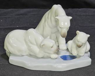 Lladró "Bearly Love" (#01443)
