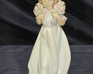 Lladró "Spring Bouquets" figurine #7603 Retired
