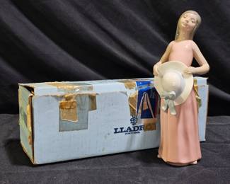 Lladró 5008 The Dreamer or Pamela Plantada
