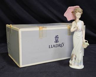  Lladro #7617 "Garden Classic" figurine retired
