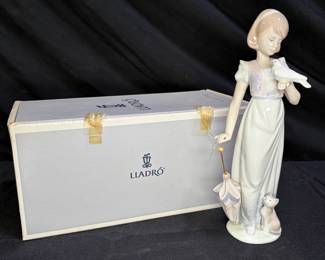 Lladró #7611 Limited Edition Summer Stroll
