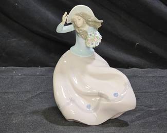 Lladró 5588 Blustery Day RETIRED LOOK! Rare!
