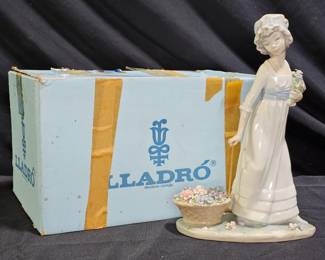 Lladró 5030 Wild Flowers Girl Pulling Basket
