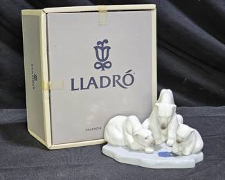 Lladró "Bearly Love" (#01443)
