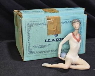 Lladró 5333 "Gymnast Exercise with Ball"
