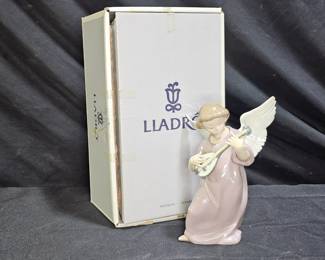 Lladró 5491 Heavenly Strings Angel with Mandolin
