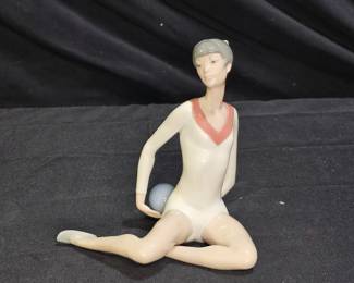 Lladró 5333 "Gymnast Exercise with Ball"
