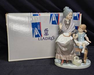 Lladró #5305, titled "A Visit With Granny"
