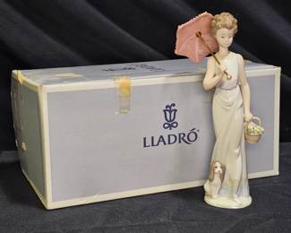 Lladró #7617 "Garden Classic" figurine retired
