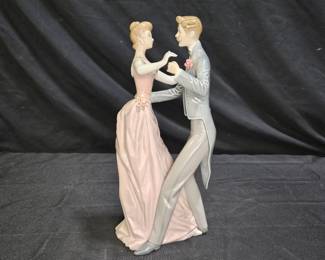 Lot 118 | Lladró #1372 "Anniversary Waltz" - Retired
