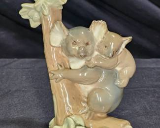 Lladró 5461 "Koala Love" figurine
