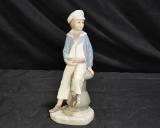 Lladró 4810 figurine, titled "Boy with Yacht"
