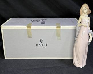  Lladró #7525, "Ingenue Princess" (or Ingen)
