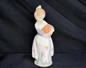  Lladró VALENCIAN GIRL #4841
