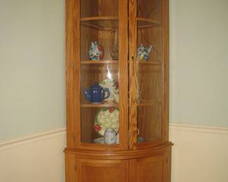 Lighted corner curio
