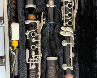 #119	Signet Selmer USA 100 Clarinet in Case	 $75.00 			
