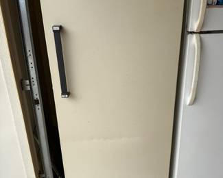 #95	Manual Defront Freezer by Kenmore - 12cu	 $75.00 			