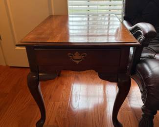 #7	(2) broyhill endtable with 1 drawrer 22x27x23	 $200.00 			