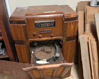 #126	Air Chief Tub Radio (as is unknown Condition) w/turntable - 27x16x39	 $60.00 			