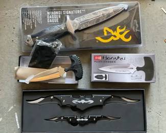 Knife  Dagger Lot  Twin Blade Set, Push Daggers  Fantasy Dagger Boxed