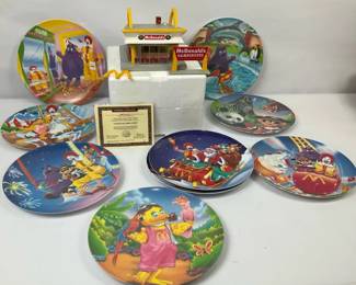 McDonalds Collector Plate Set with Display Building  Certificate  Ronald  Friends