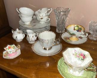 Large collection of vintage cups and saucers 