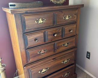 Chest of drawers