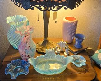 Beautiful lamp & glassware 