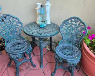 (Plastic) patio furniture 