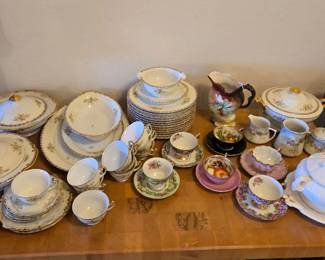 Collectible vintage tea cups 