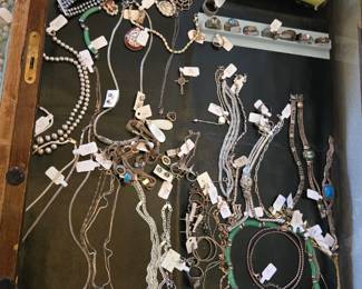 Lots of jewelry 