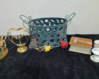 KnickKnacks with Metal Basket  Santa 