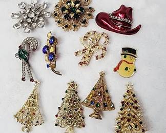 Eleven Vintage Costume Holiday Brooches