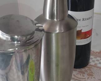 Cocktail shaker