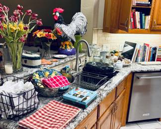 Large Selection of Kitchen Utensils/Cookware and Appliances.