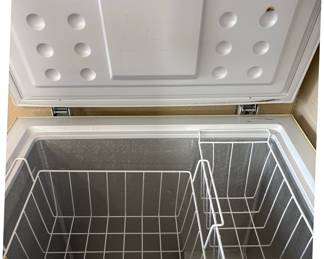 GE 7.0 cu. ft. Manual Defrost Chest Freezer