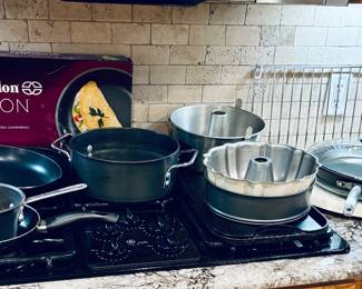 Large Selection of Kitchen Utensils/Cookware and Appliances.