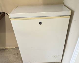 GE 7.0 cu. ft. Manual Defrost Chest Freezer