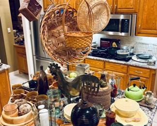 Large Selection of Kitchen Utensils/Cookware and Appliances.