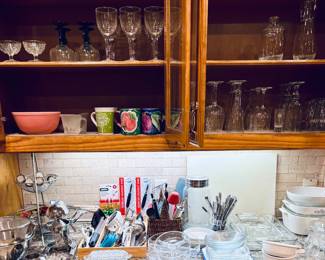 Large Selection of Kitchen Utensils/Cookware and Appliances.