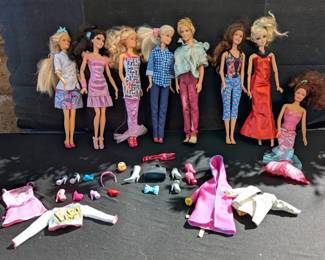 JB217Barbie Dolls With Accessories 
