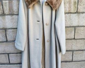 JB230Womens Vintage Wool And Fur Coat