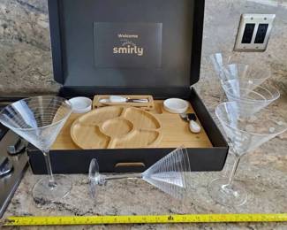 JB131Mikasa Martini Glasses And Serving Set